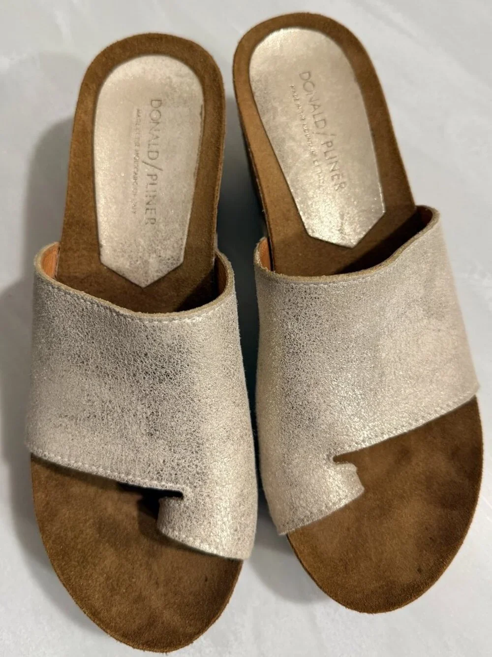 Metallic Wedge Slip on Sandal w/ asymmetrical toe loop stacked wedge heel 7.5
